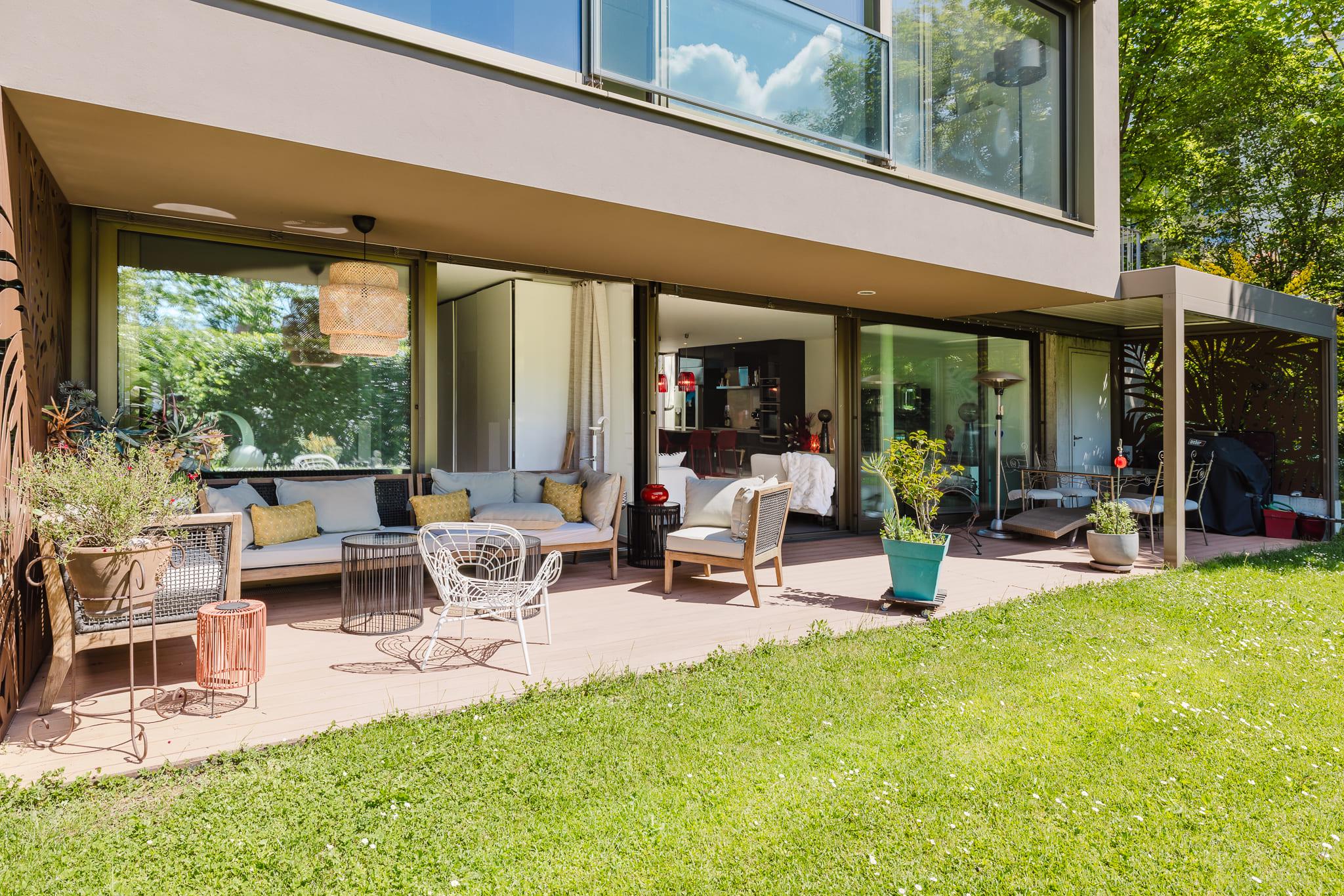 Duplex contemporain avec jardin